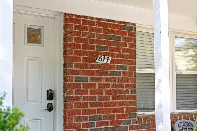 Foto del edificio - Dog-Friendly Apartment With Ting Fiber Internet