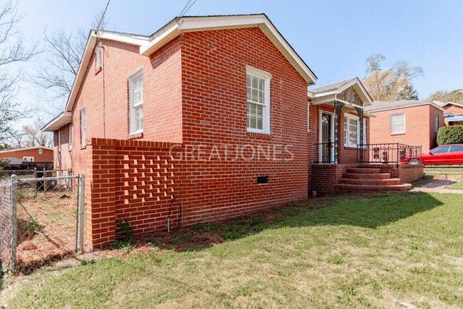 Building Photo - 2816 Pecan St