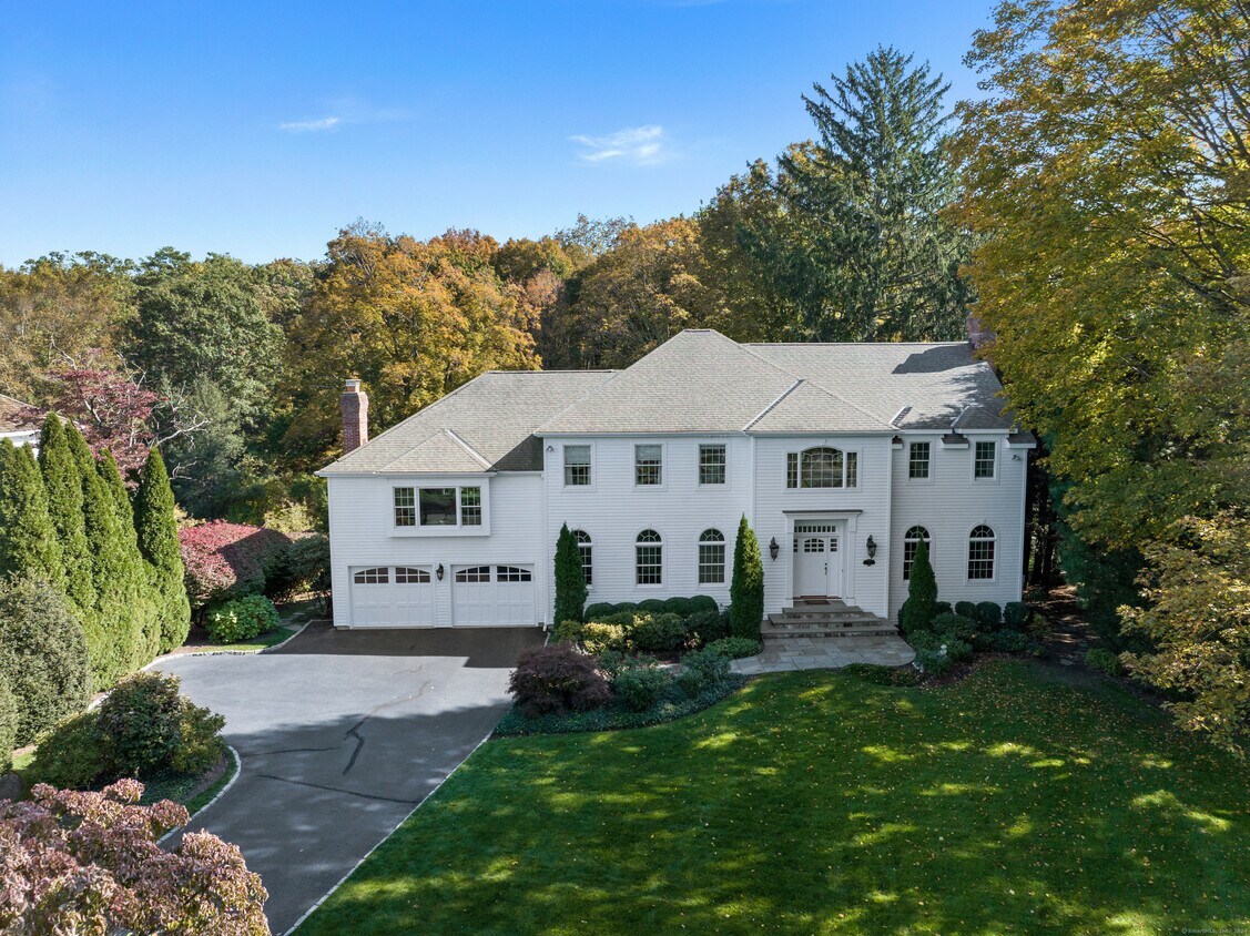 Primary Photo - 10 Evergreen Ave