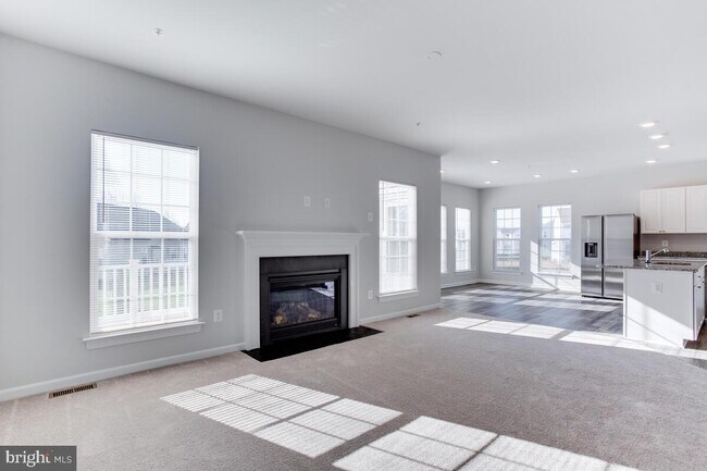 Foto del edificio - 5817 McIntosh Pl