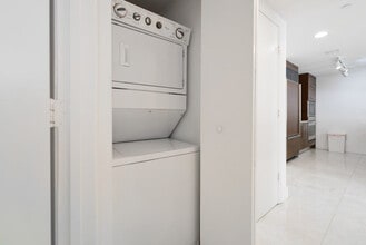 Building Photo - 485 Brickell Ave