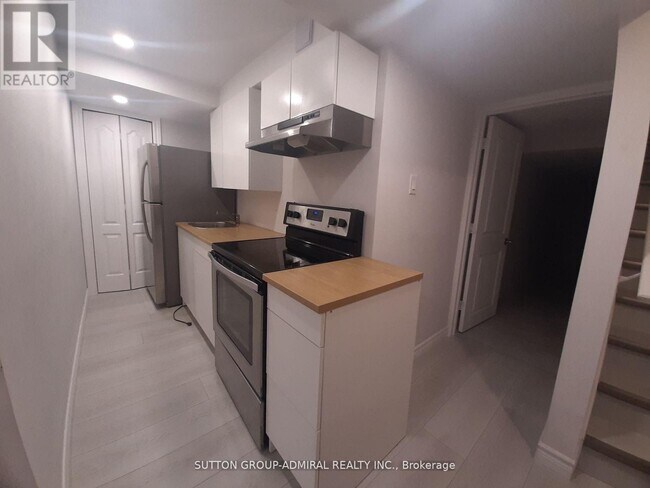 Photo du bâtiment - 1331 Major MacKenzie Dr W