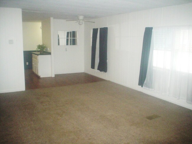 Foto del edificio - 12777 Butternut Ave