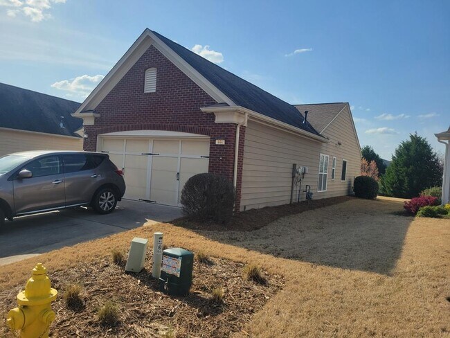 Building Photo - 444 Beacon Court