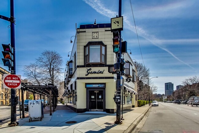 Foto del edificio - 2073 N Lincoln Ave