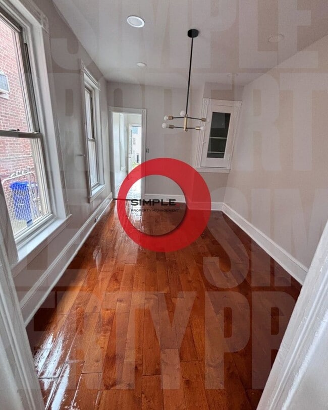 Building Photo - Huge 4-bedroom 1 bath in Historic District