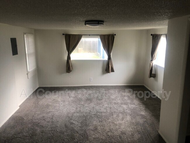 Foto del edificio - 2362 Snowy Range Rd