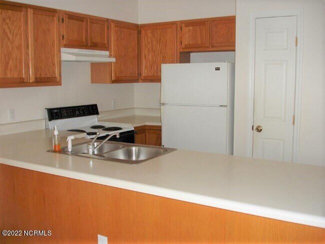 Building Photo - 409 Emerald Cir