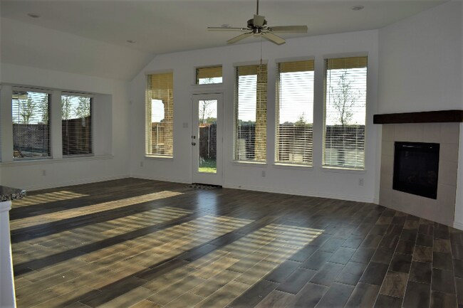 Foto del edificio - 7312 Black Cherry Ln