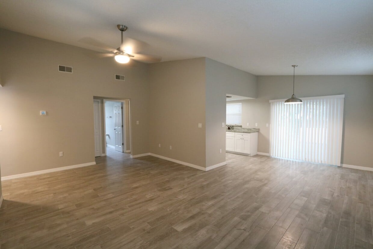 Primary Photo - LOOK. Available now! 3bed,2bath, 2car Pine...