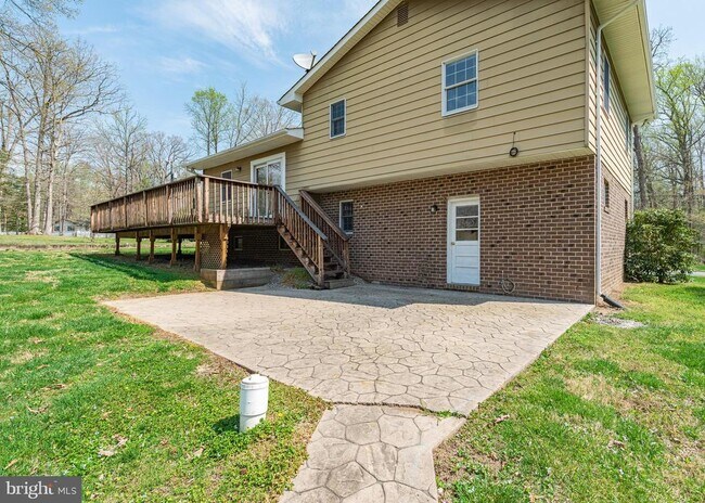 Building Photo - 410 Heitzman Rd