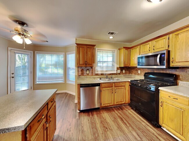 Foto del edificio - 1165 Pennefeather Ln