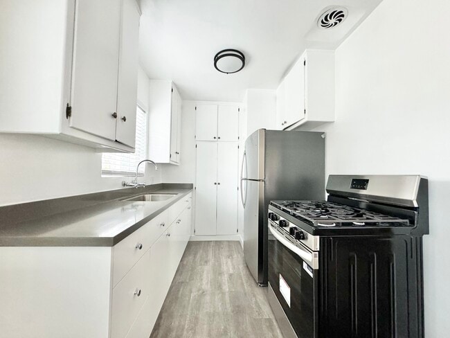 Foto del edificio - 1010 N Orange Grove Ave