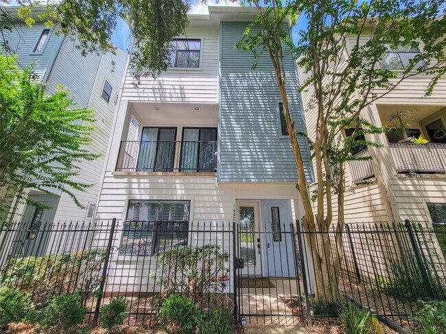 Foto del edificio - 1432 Ennis St