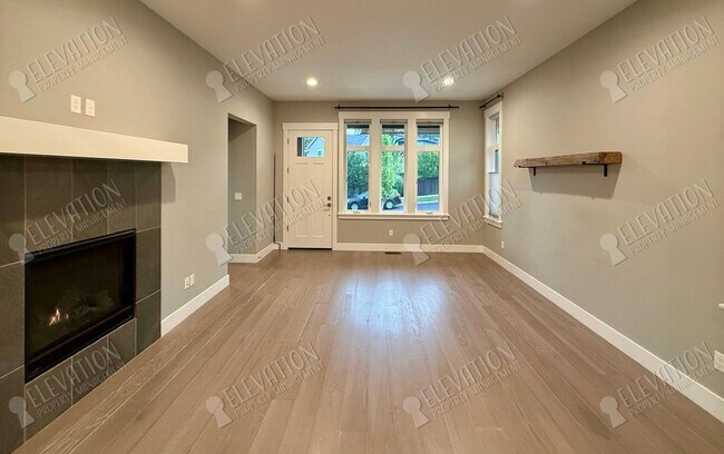 Foto del edificio - Gorgeous 3 BR craftsman close to NWX and Shevlin Park