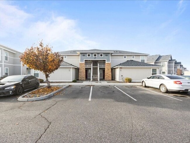 Building Photo - 6305 Chapel Hill Blvd