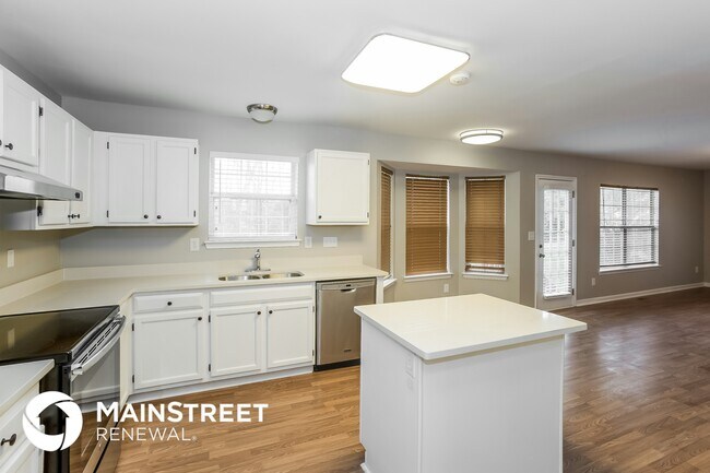 Building Photo - 3030 Edmonton Pl