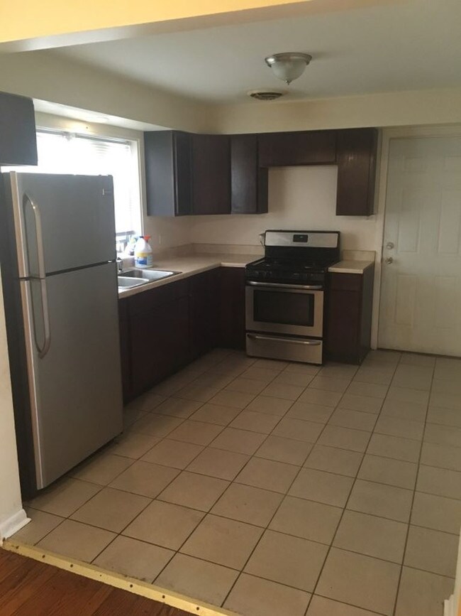 Building Photo - 11017 S Vernon Ave