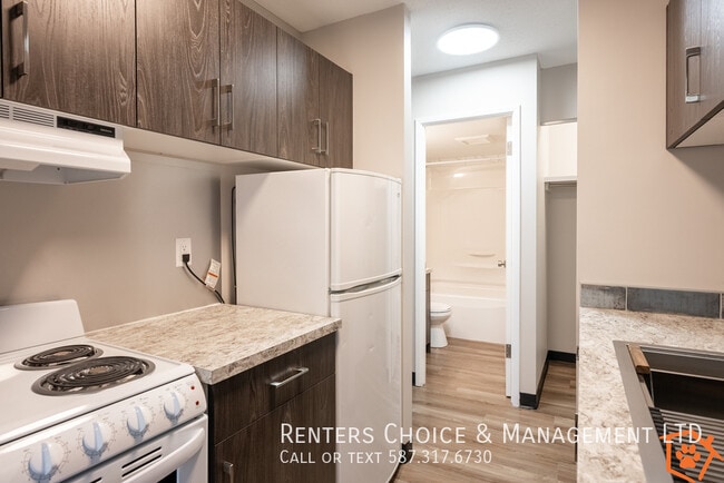 Building Photo - Newly Renovated 1 Bedroom, Utilities Included, Assigned Parking