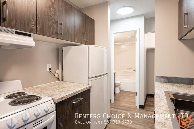 Photo du bâtiment - Newly Renovated 1 Bedroom, Utilities Included, Assigned Parking
