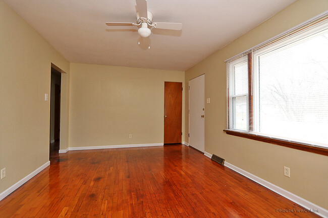 Building Photo - Two Bedroom House In Cape