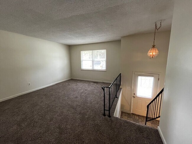 Foto del edificio - 4 Bedroom 2.5 Bath House with Garage and B...