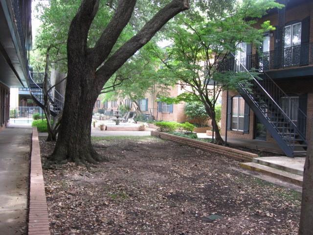 Foto del edificio - 6015 E University Blvd