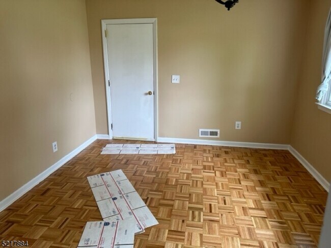 Building Photo - 3 Woodland Pl