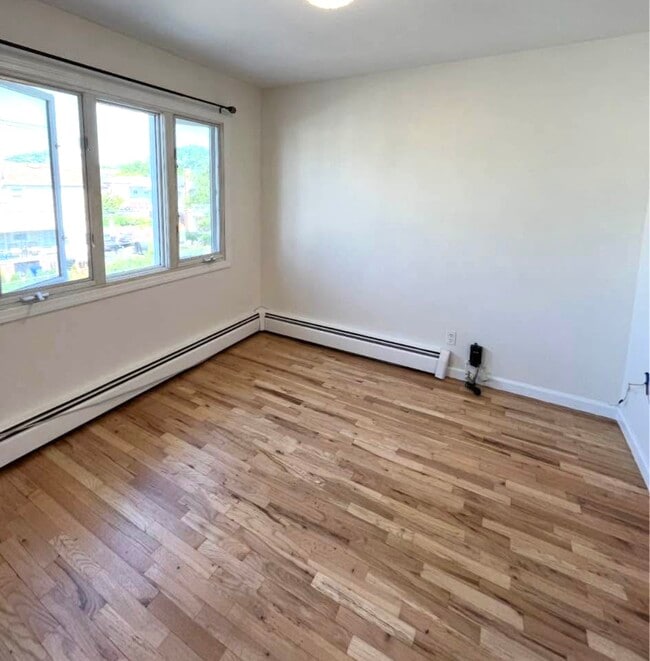 Building Photo - 1521 209th St