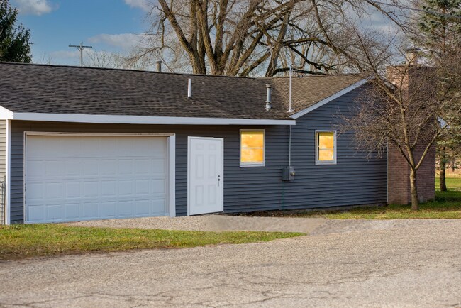 Foto del edificio - 351 W Center St