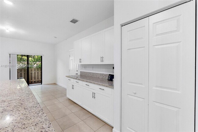 Foto del edificio - 1541 SW 28th St