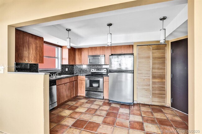 Foto del edificio - 1351 NE Miami Gardens Dr