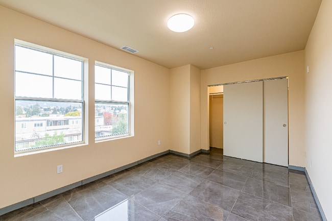Foto del edificio - 317 Lester Ave