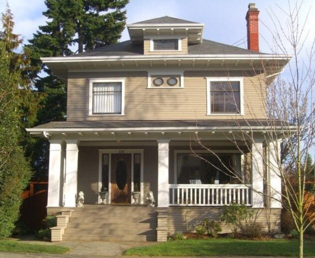 Exterior con amplio porche - 528 18th Ave E