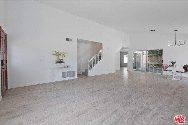 Foto del edificio - 8473 Penfield Ave