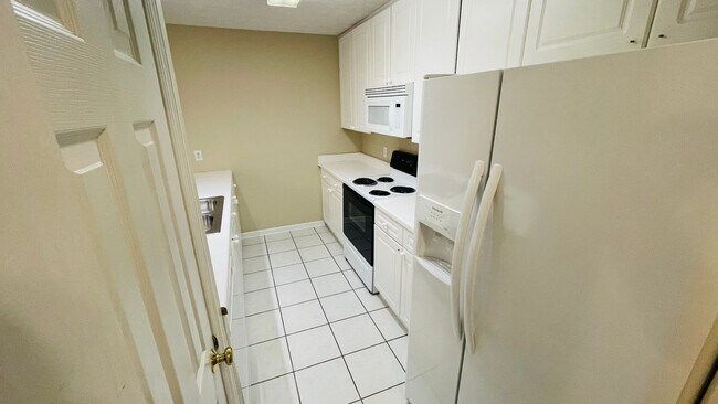 Building Photo - 2428 E University Dr