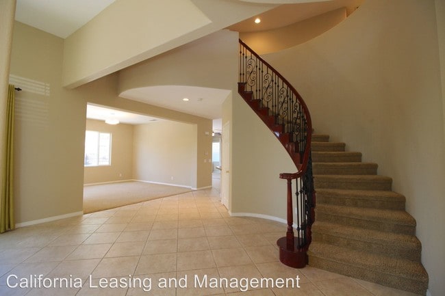 Building Photo - 5 br, 3 bath House - 28623 Gabrial Place