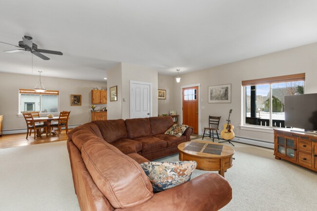 Building Photo - 32 E Clara Ct