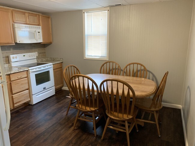 Building Photo - 1402 9th St