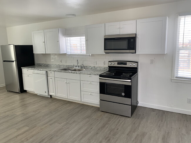 Building Photo - 3 Bedroom One Bath House for Rent