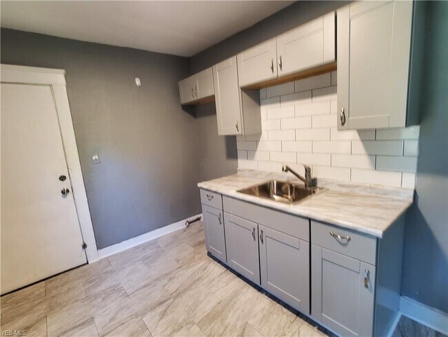 Foto del edificio - 728 E 93rd St