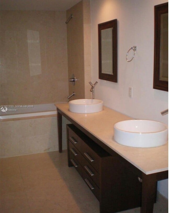 Building Photo - 465 Brickell Ave