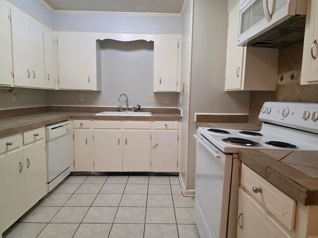 Building Photo - 9109 Tanya Dr
