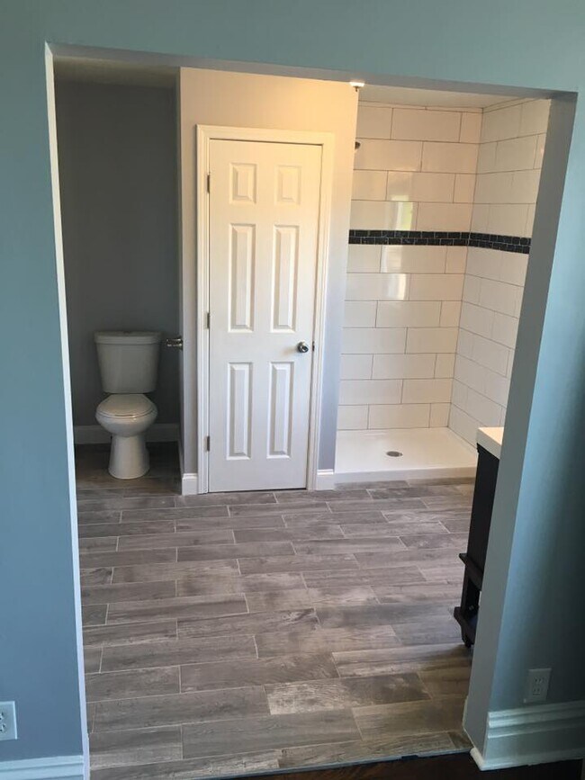 Master Bathroom - 3405 Pestalozzi St