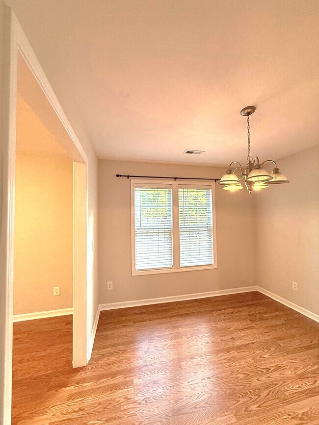 Foto del edificio - 301 Saranac Ridge Dr