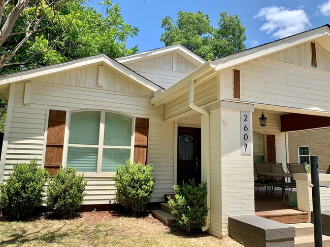 Building Photo - 2607 Fort Ave