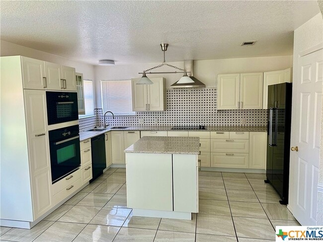 Building Photo - 4501 Alleeta Dr
