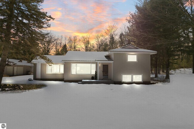 Building Photo - 5151 Crystal Beach Rd