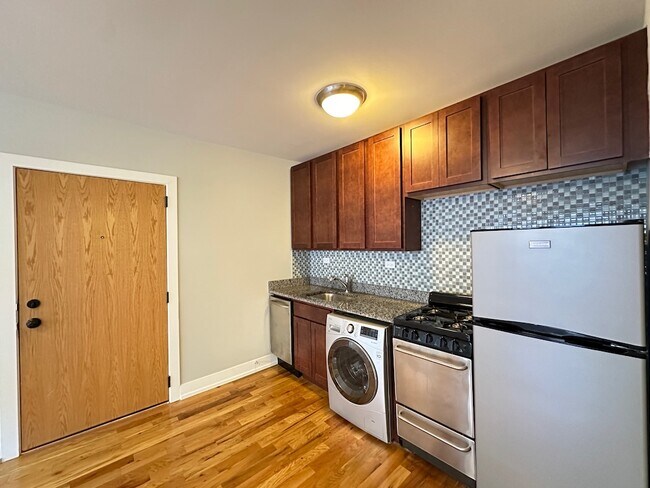 Foto del edificio - 562 W Arlington Pl