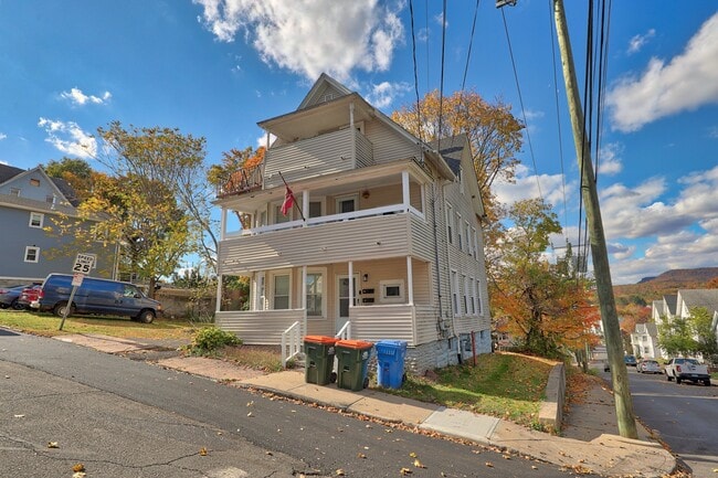 Building Photo - 90 Hillside Ave